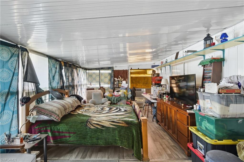 COACHLIGHT MANOR MOBILE HOME - Residential