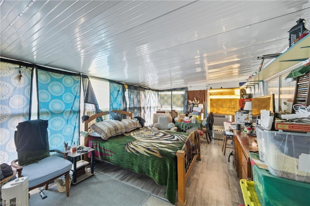 COACHLIGHT MANOR MOBILE HOME - Residential