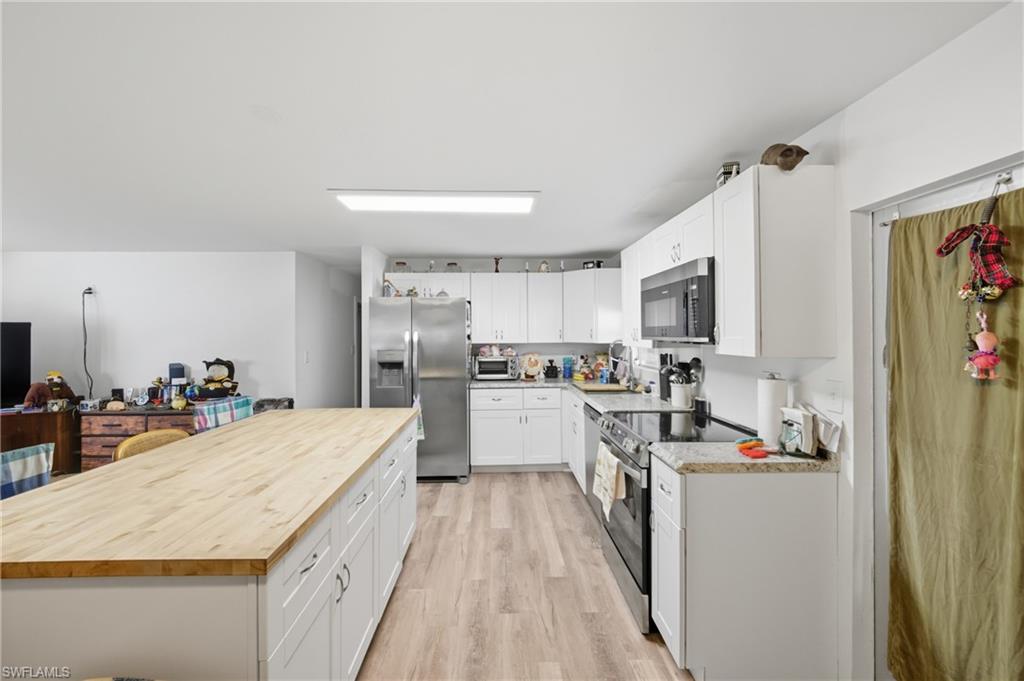 COACHLIGHT MANOR MOBILE HOME - Residential