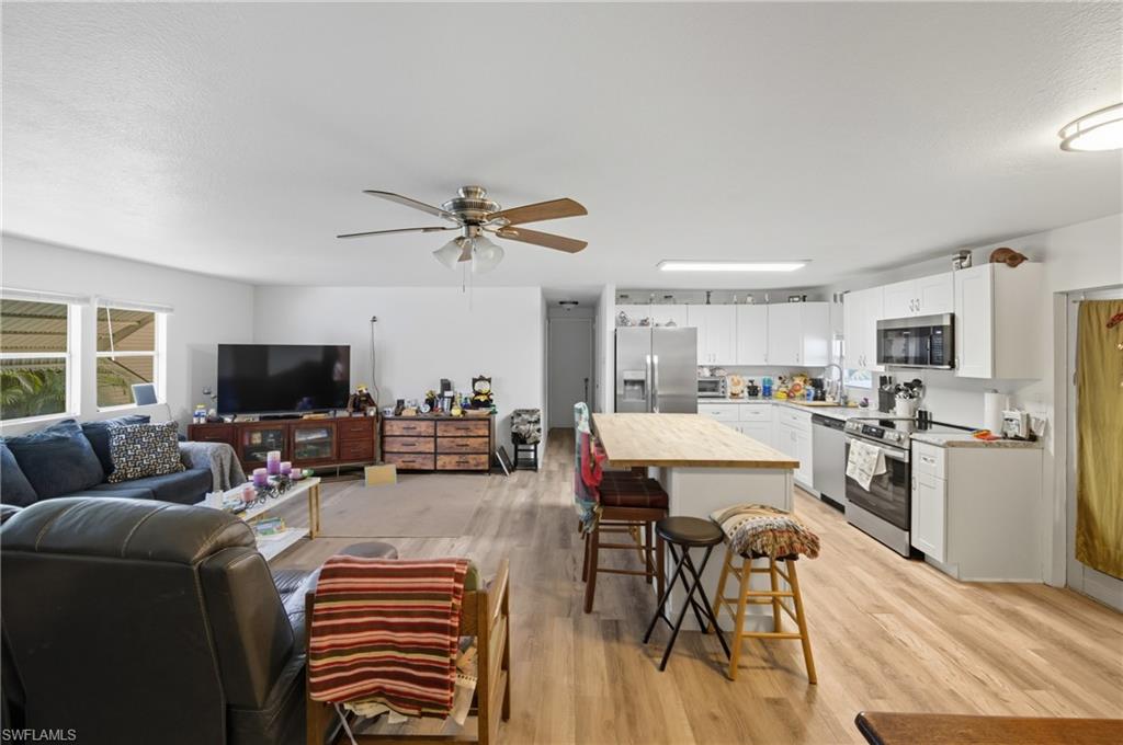 COACHLIGHT MANOR MOBILE HOME - Residential