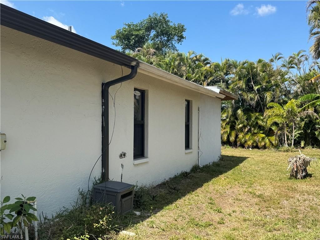 Photo of 13470 McGregor BLVD, FORT MYERS, FL 33919 (MLS # 226004493)