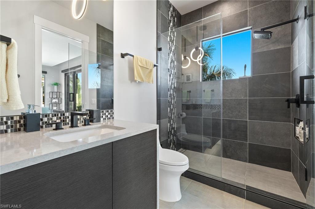 TOWN AND RIVER - Residential