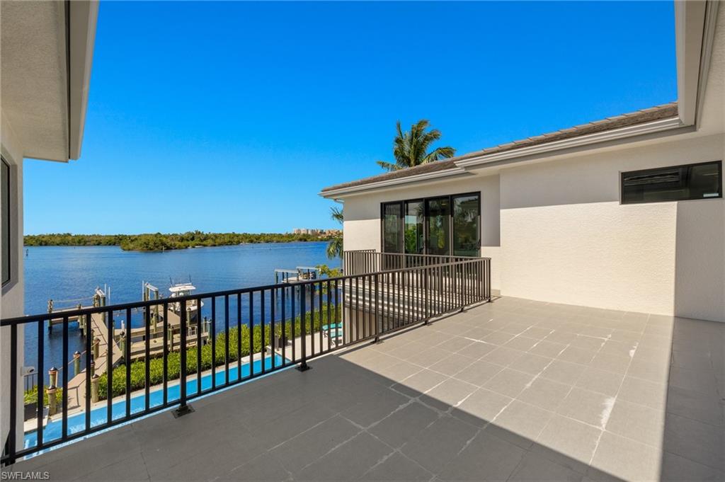 TOWN AND RIVER - Residential