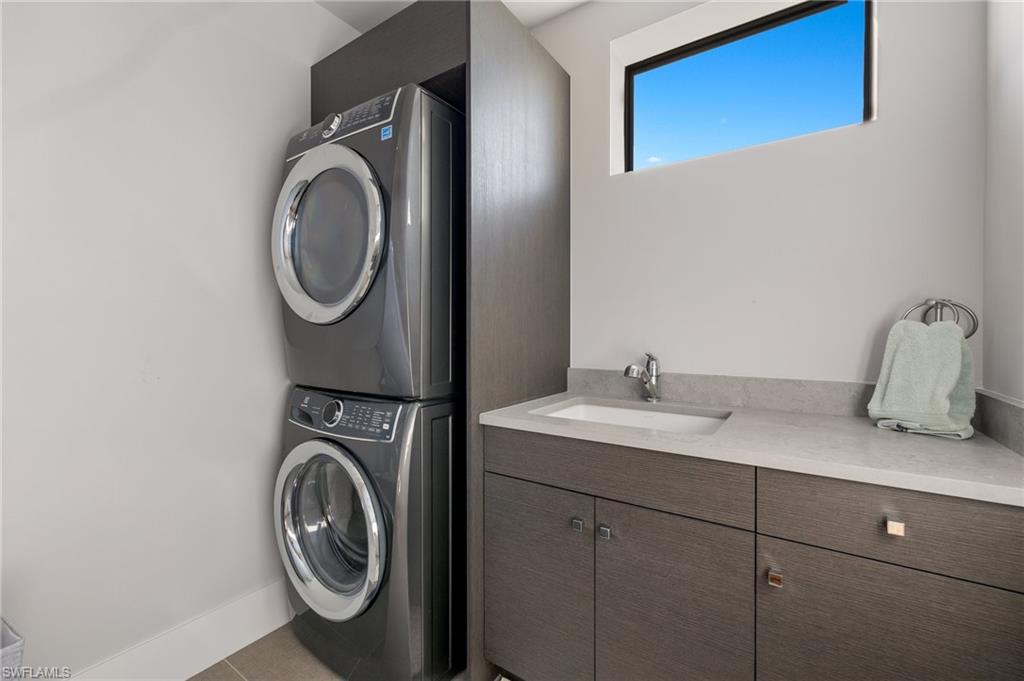 TOWN AND RIVER - Residential