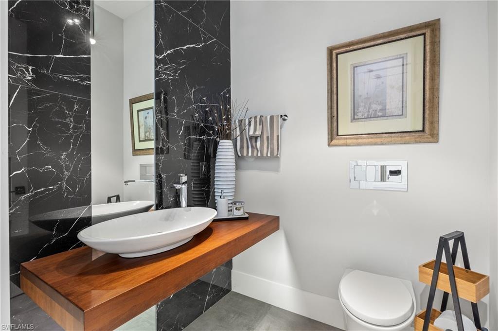 TOWN AND RIVER - Residential