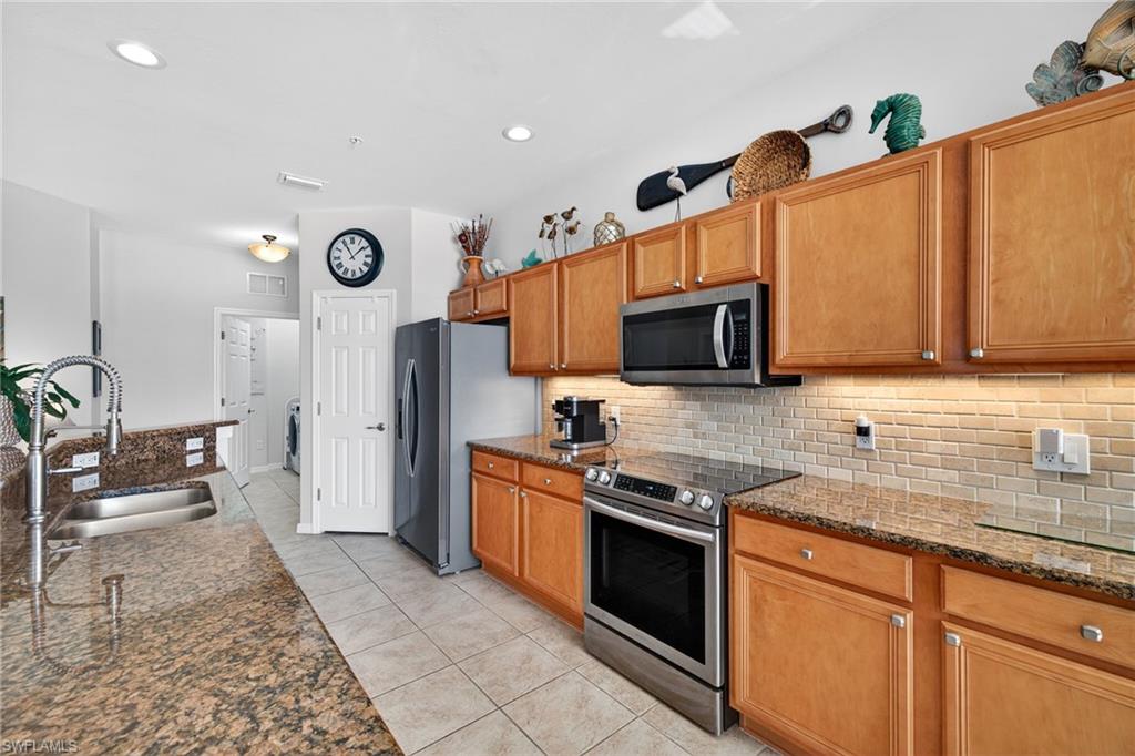 ROYAL POINTE - Residential