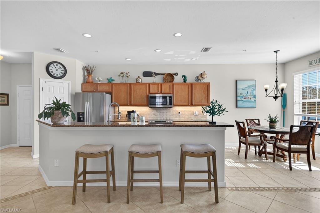 ROYAL POINTE - Residential