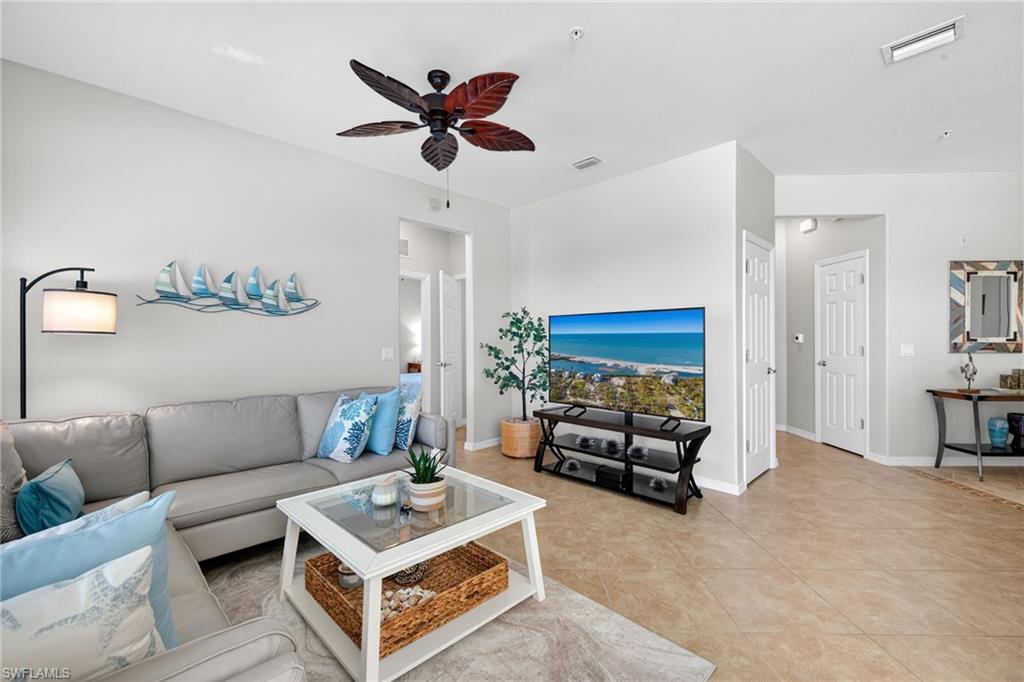 ROYAL POINTE - Residential