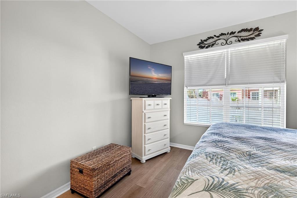 ROYAL POINTE - Residential