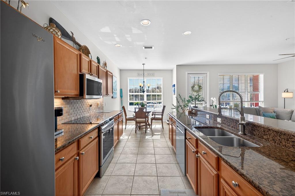 ROYAL POINTE - Residential