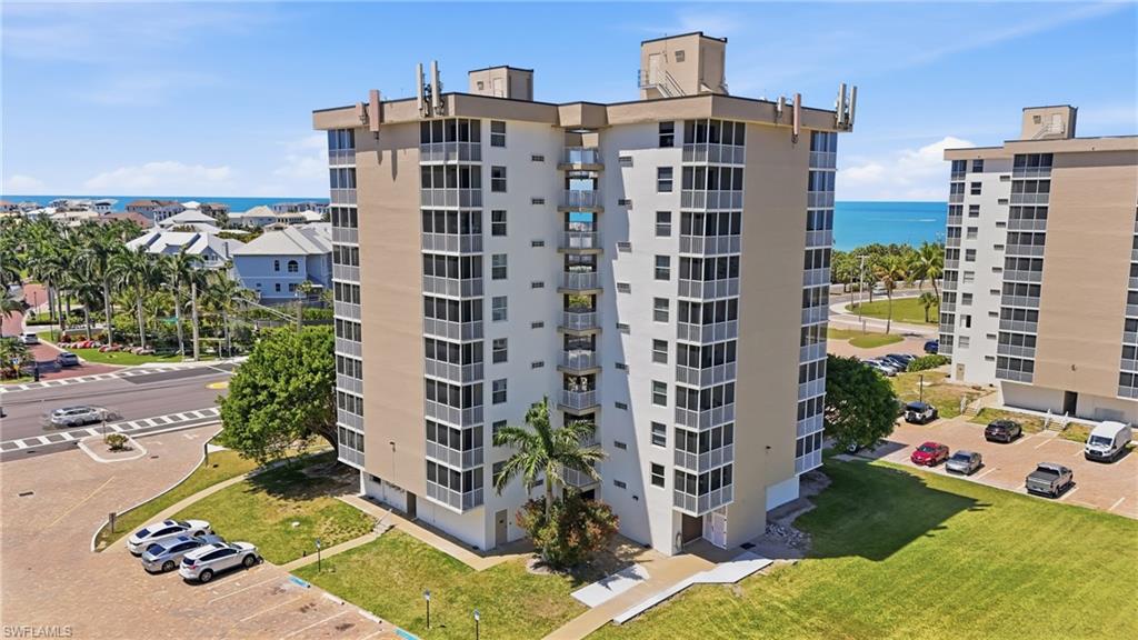 BEACH AND TENNIS CLUB - Residential