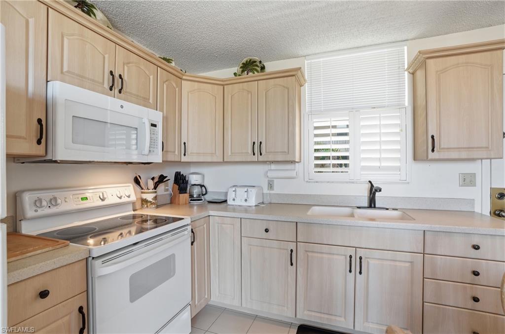 BEACH AND TENNIS CLUB - Residential