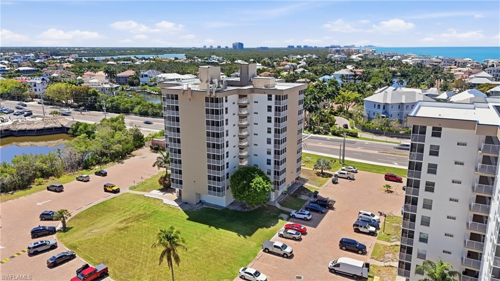 BEACH AND TENNIS CLUB - Residential