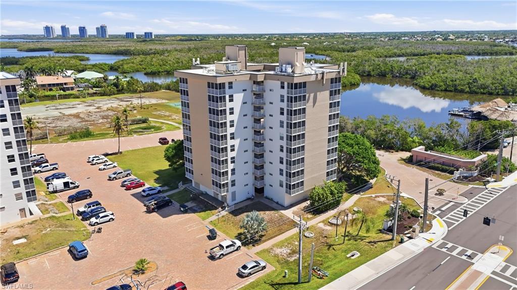 BEACH AND TENNIS CLUB - Residential