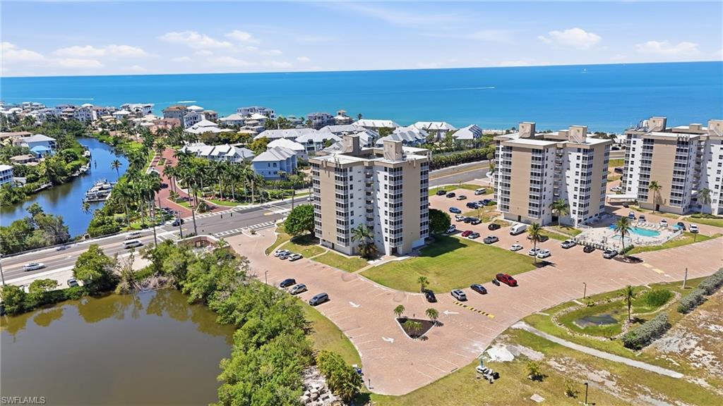 BEACH AND TENNIS CLUB - Residential