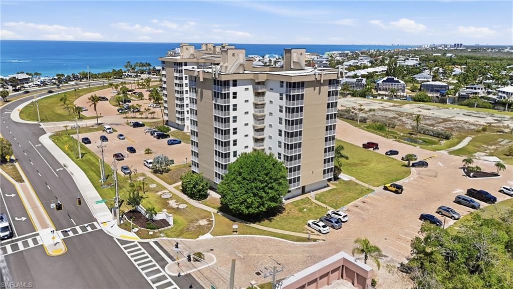 BEACH AND TENNIS CLUB - Residential