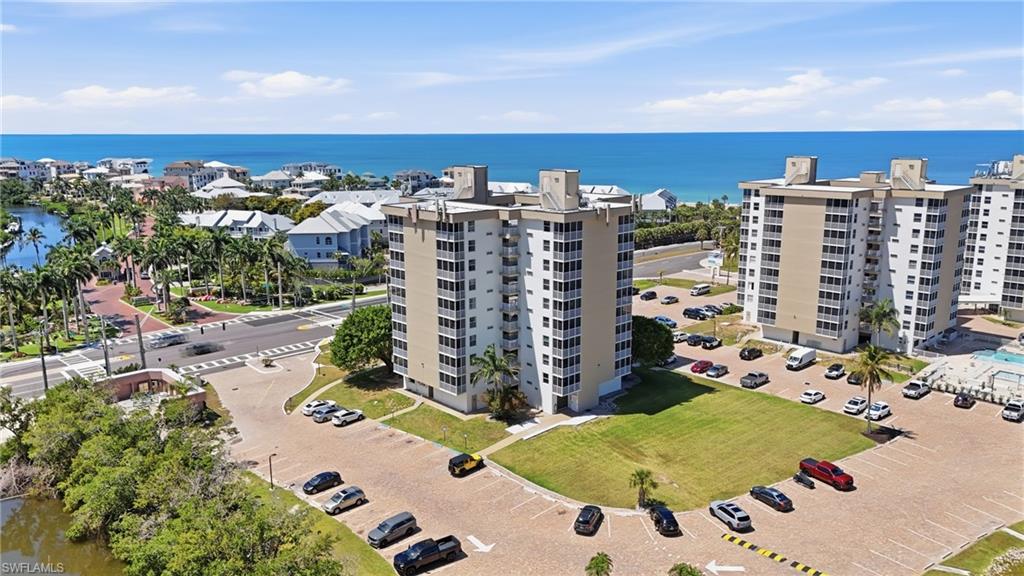 BEACH AND TENNIS CLUB - Residential