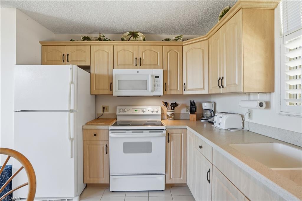 BEACH AND TENNIS CLUB - Residential