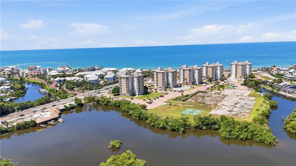 BEACH AND TENNIS CLUB - Residential