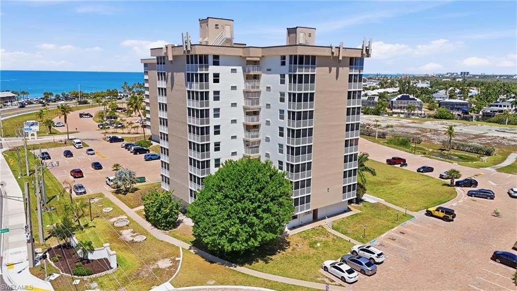 BEACH AND TENNIS CLUB - Residential