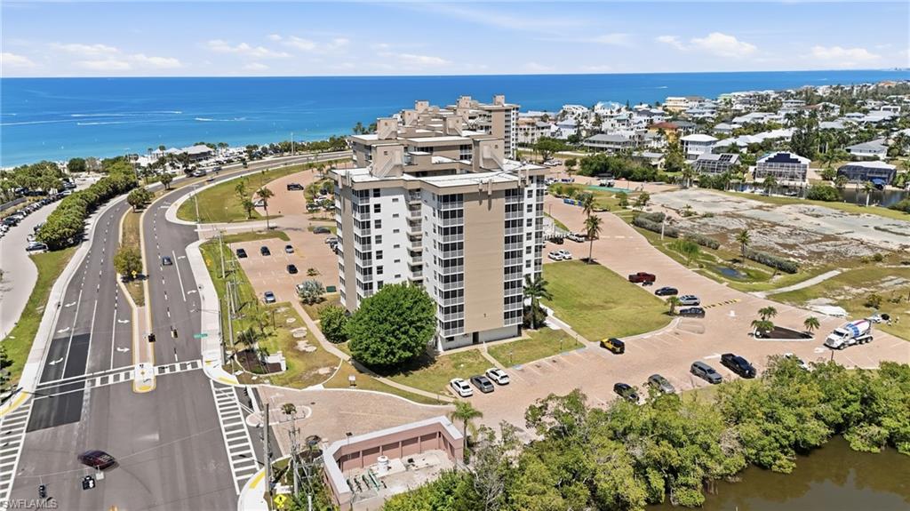 BEACH AND TENNIS CLUB - Residential