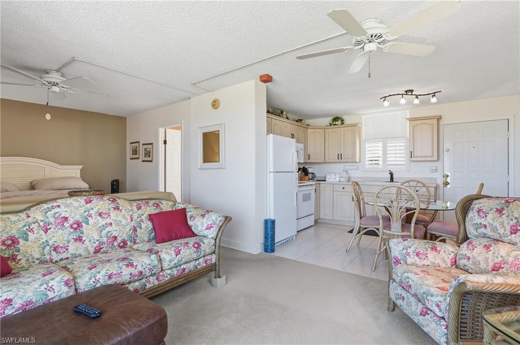 BEACH AND TENNIS CLUB - Residential