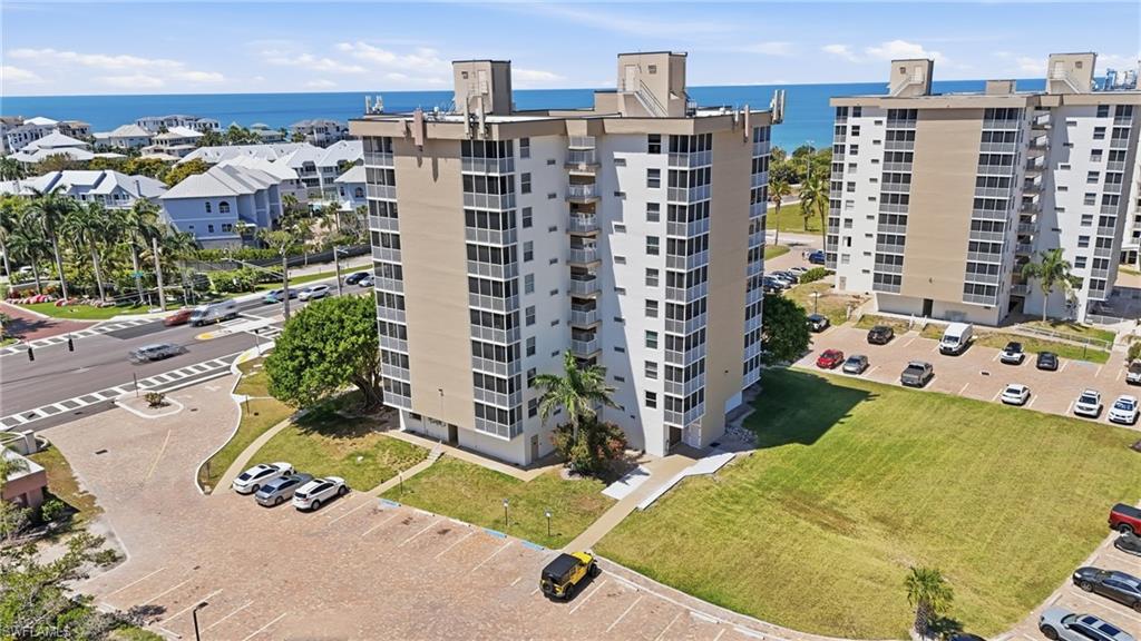 BEACH AND TENNIS CLUB - Residential