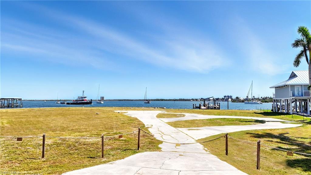 ISLAND SHORES - Land