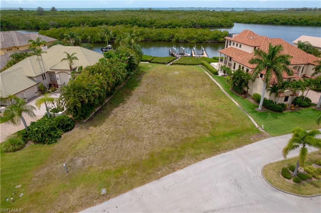 JONATHAN HARBOUR - Land