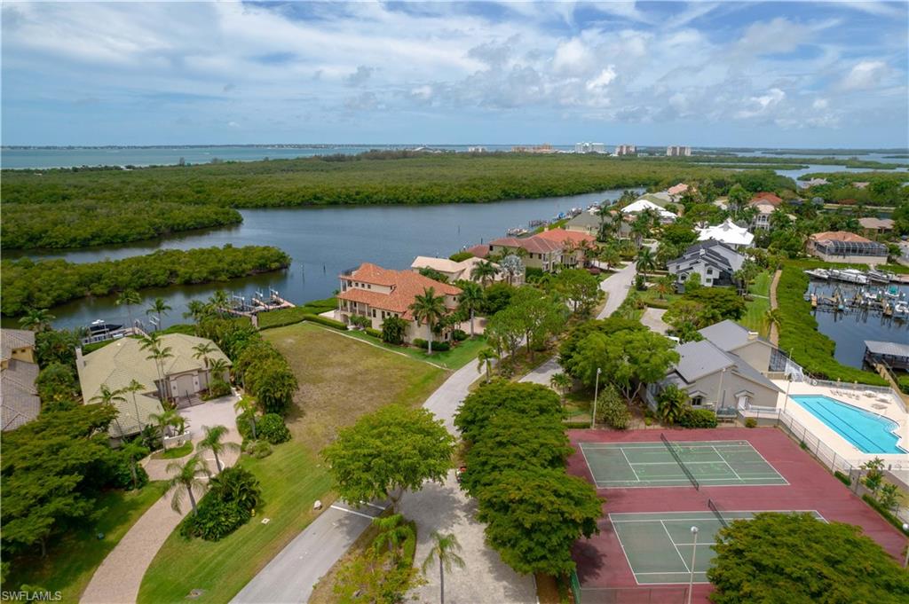 JONATHAN HARBOUR - Land