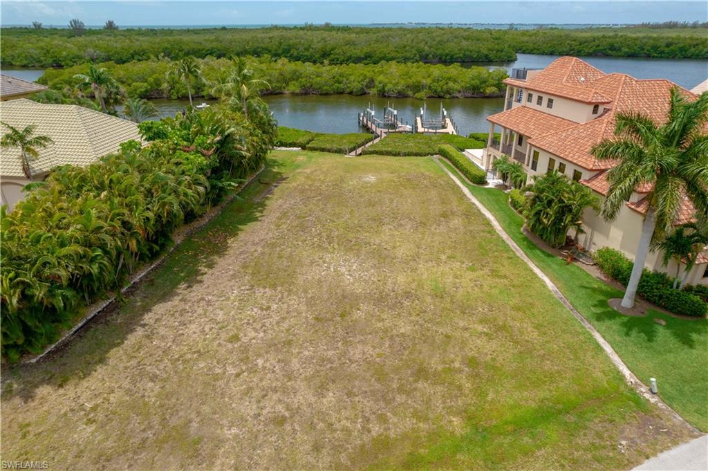 JONATHAN HARBOUR - Land