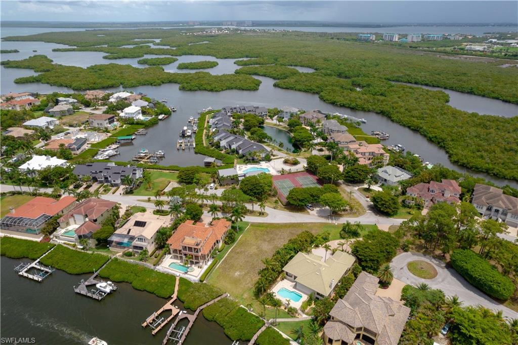 JONATHAN HARBOUR - Land