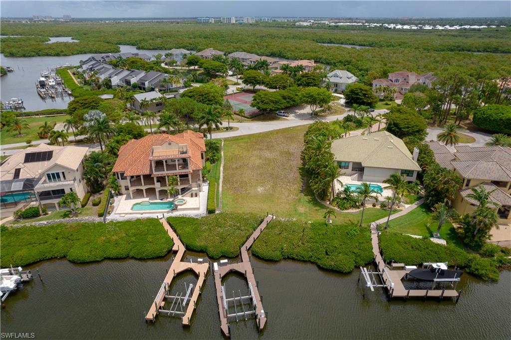 JONATHAN HARBOUR - Land