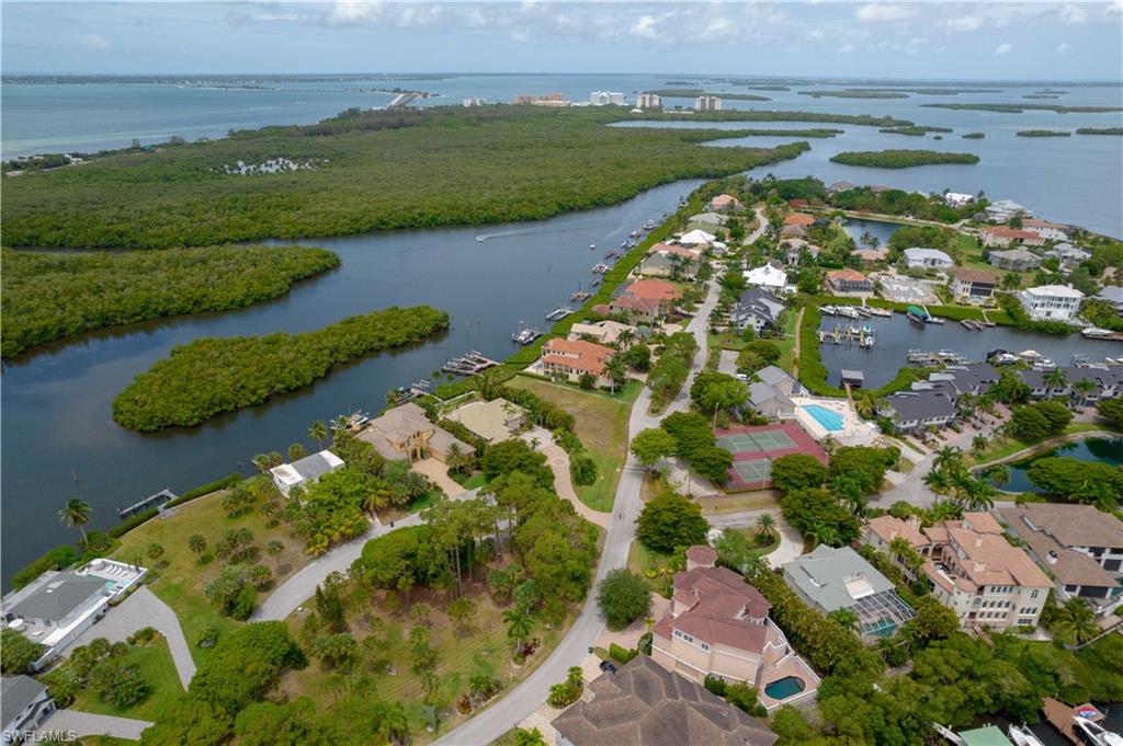 JONATHAN HARBOUR - Land