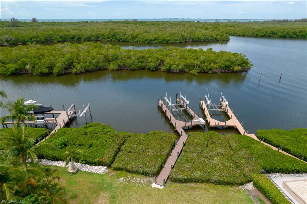 JONATHAN HARBOUR - Land