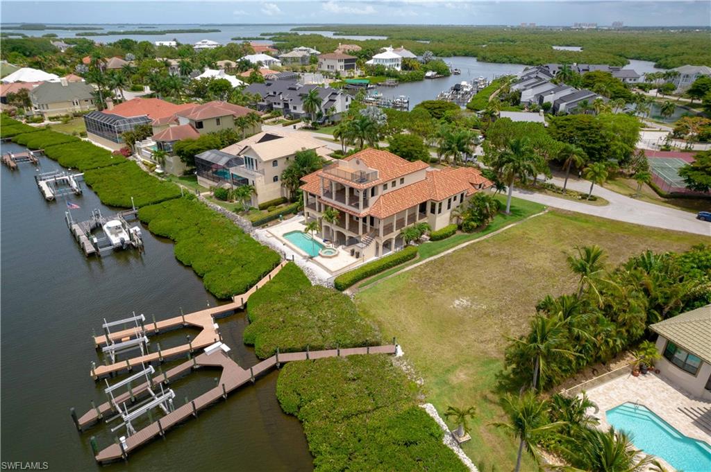 JONATHAN HARBOUR - Land