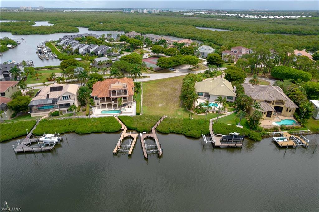 JONATHAN HARBOUR - Land