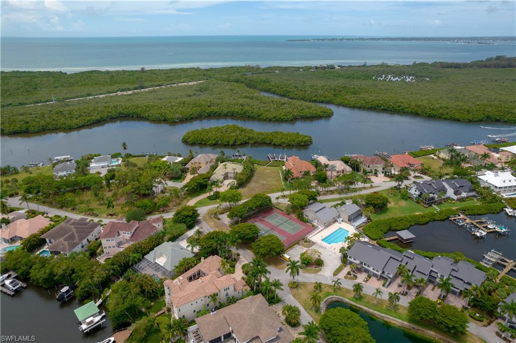 JONATHAN HARBOUR - Land