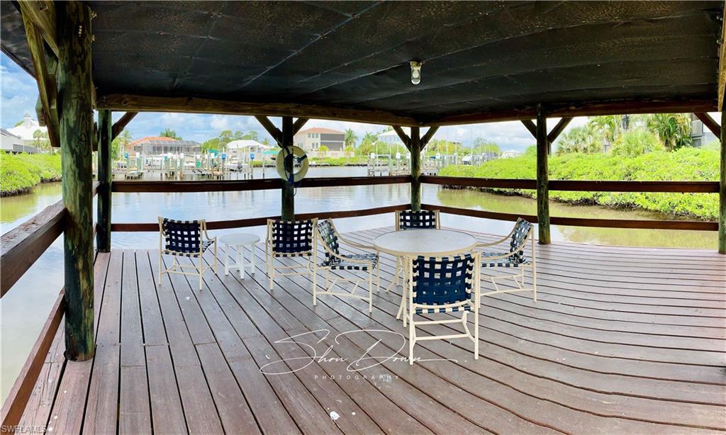 JONATHAN HARBOUR - Land