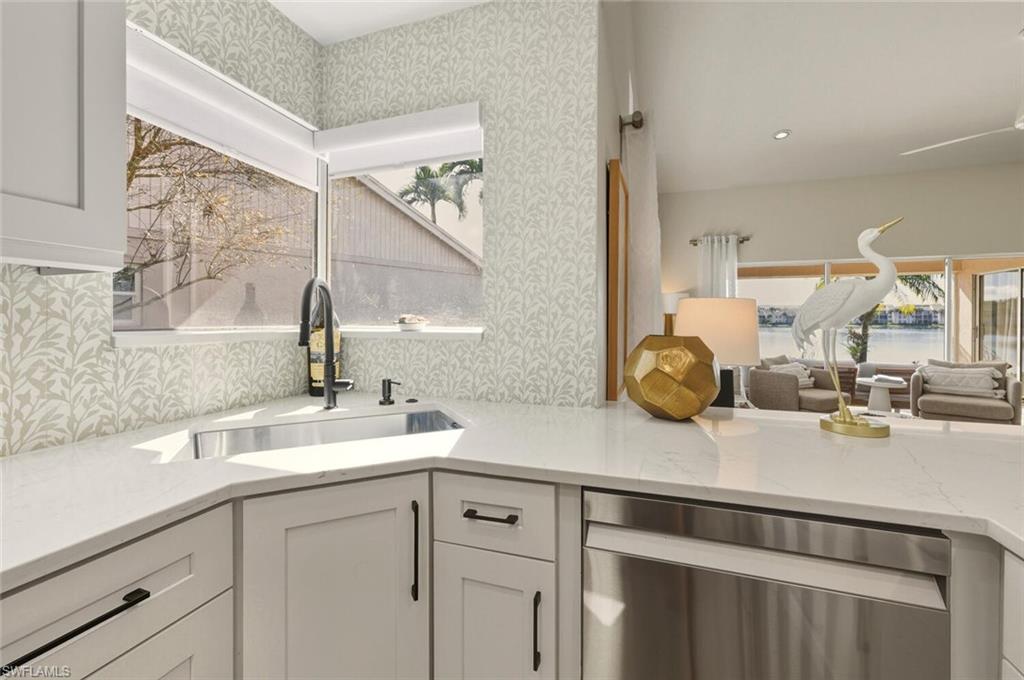 LAKESIDE VILLAS - Residential Lease