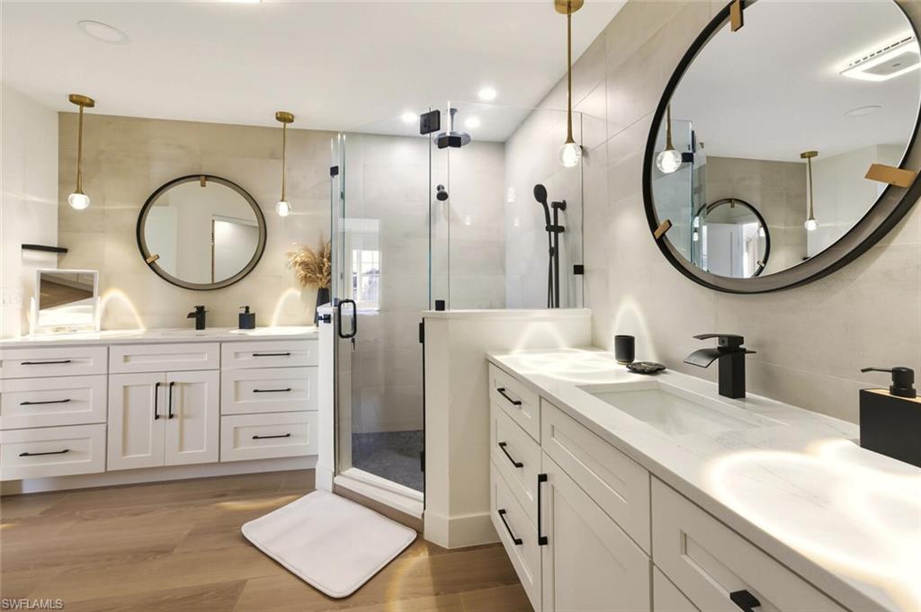 LAKESIDE VILLAS - Residential Lease