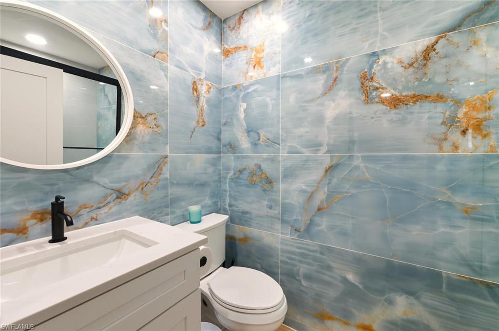 LAKESIDE VILLAS - Residential Lease