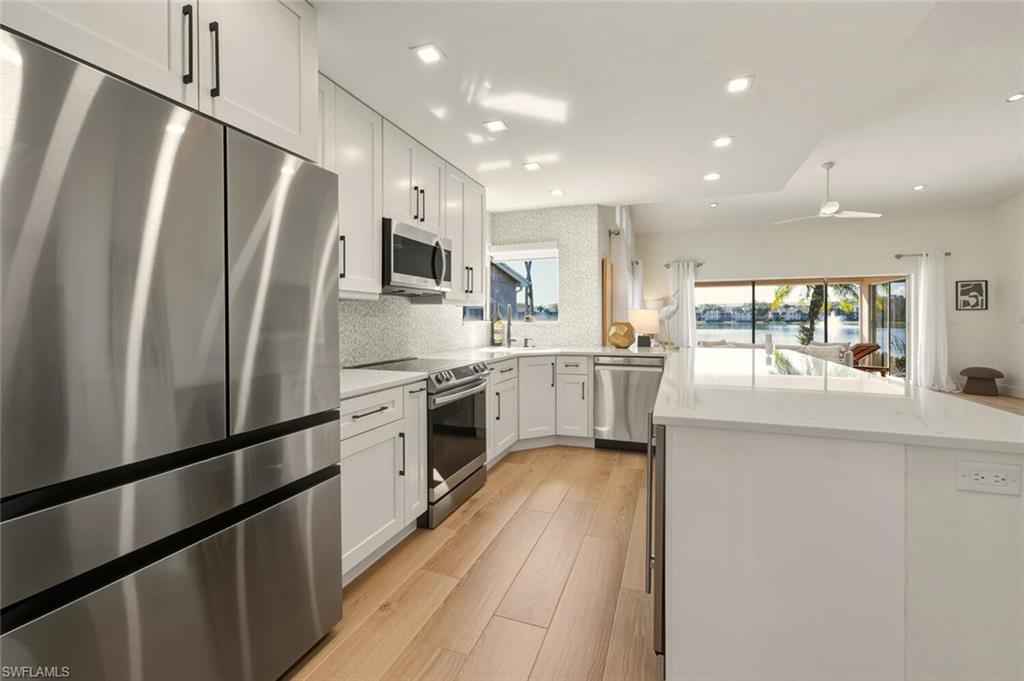 LAKESIDE VILLAS - Residential Lease