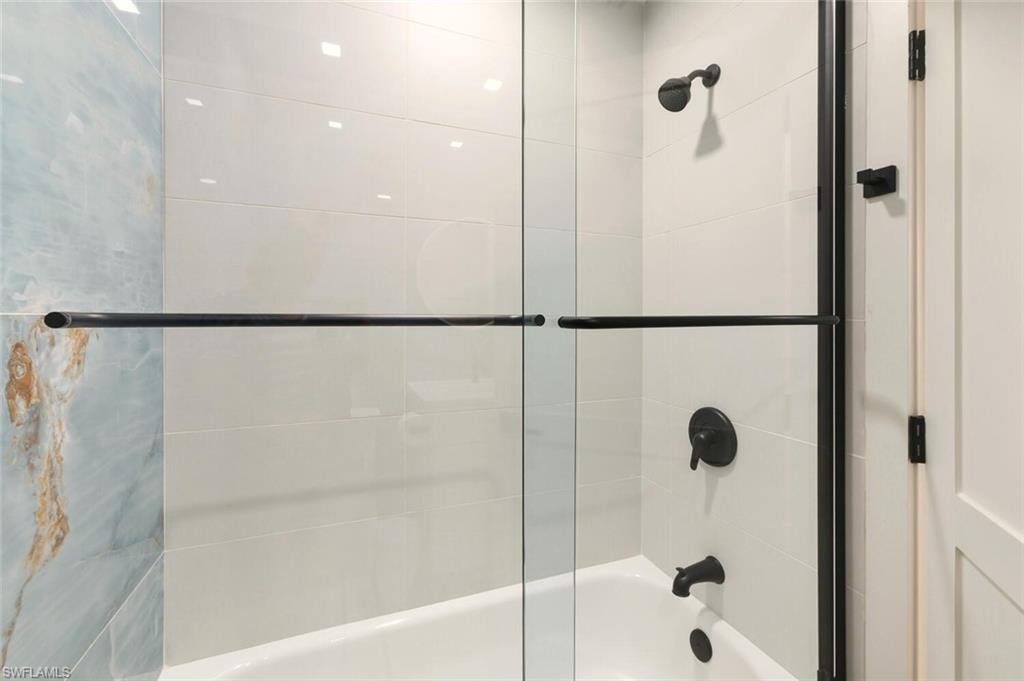 LAKESIDE VILLAS - Residential Lease