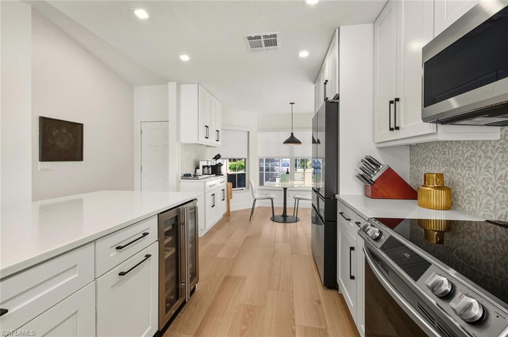 LAKESIDE VILLAS - Residential Lease