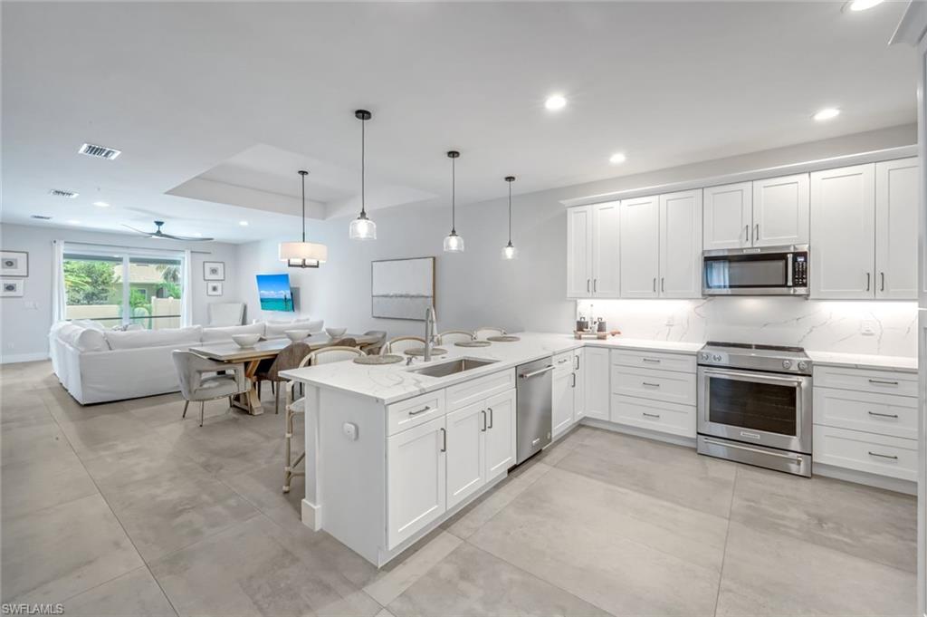 605/609 107th AVE N