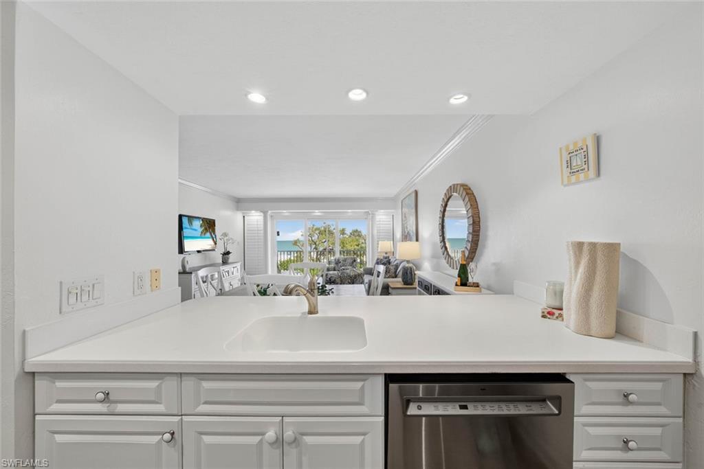 BEACH VILLAS CONDO - Residential