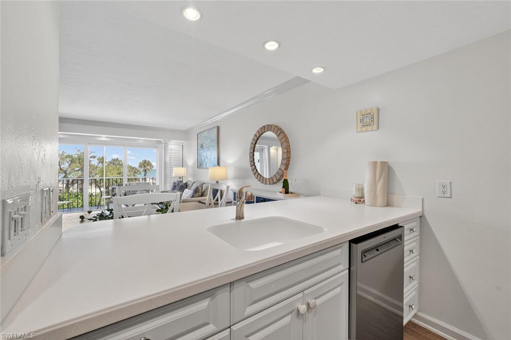 BEACH VILLAS CONDO - Residential