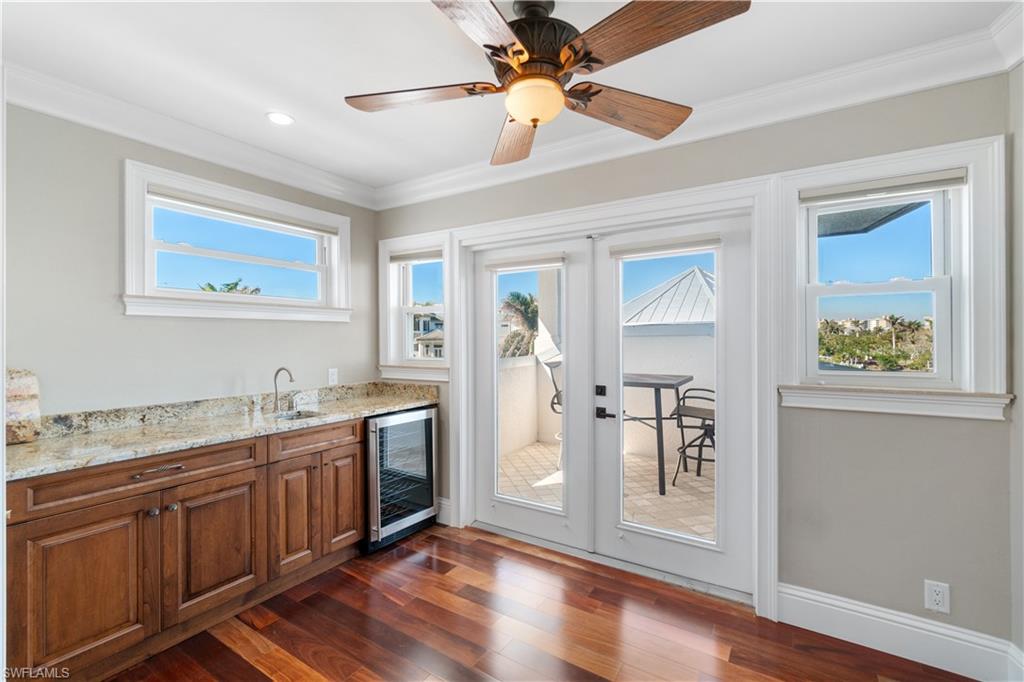 BAREFOOT BEACH - Residential