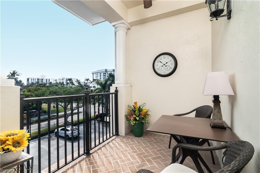 CHARLESTON SQUARE - Residential